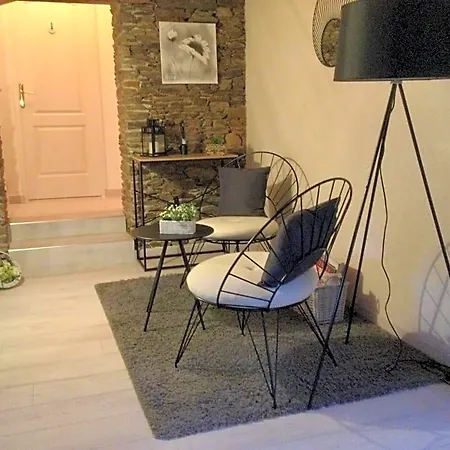 D'hotes A Bed & Breakfast