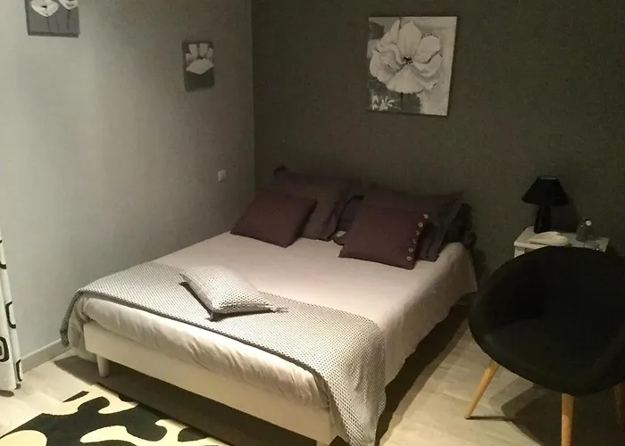 D'hotes A Bed and Breakfast